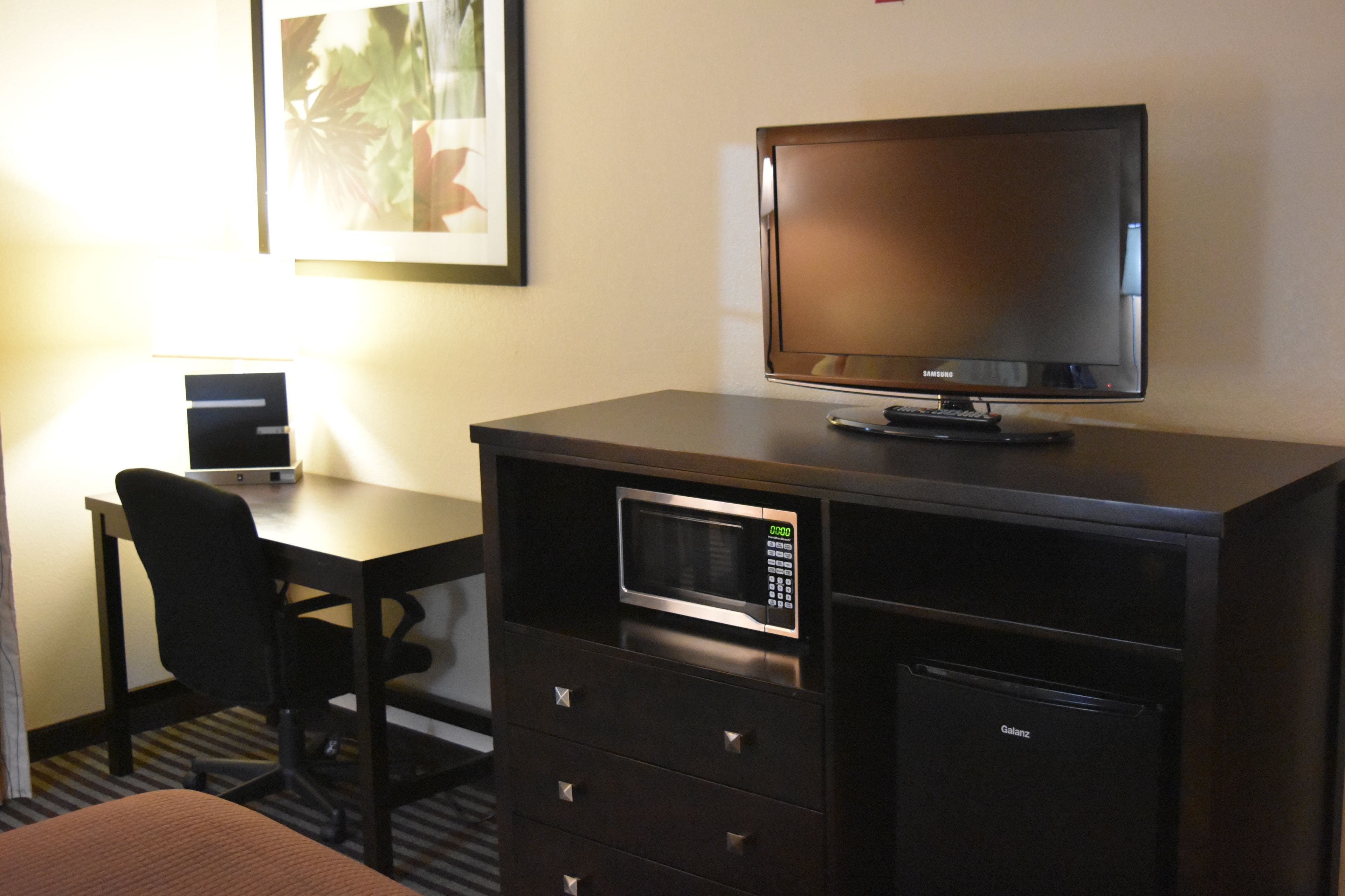 standard room, 1 king bed | desk, iron/ironing board, free cots/infant beds, free wifi