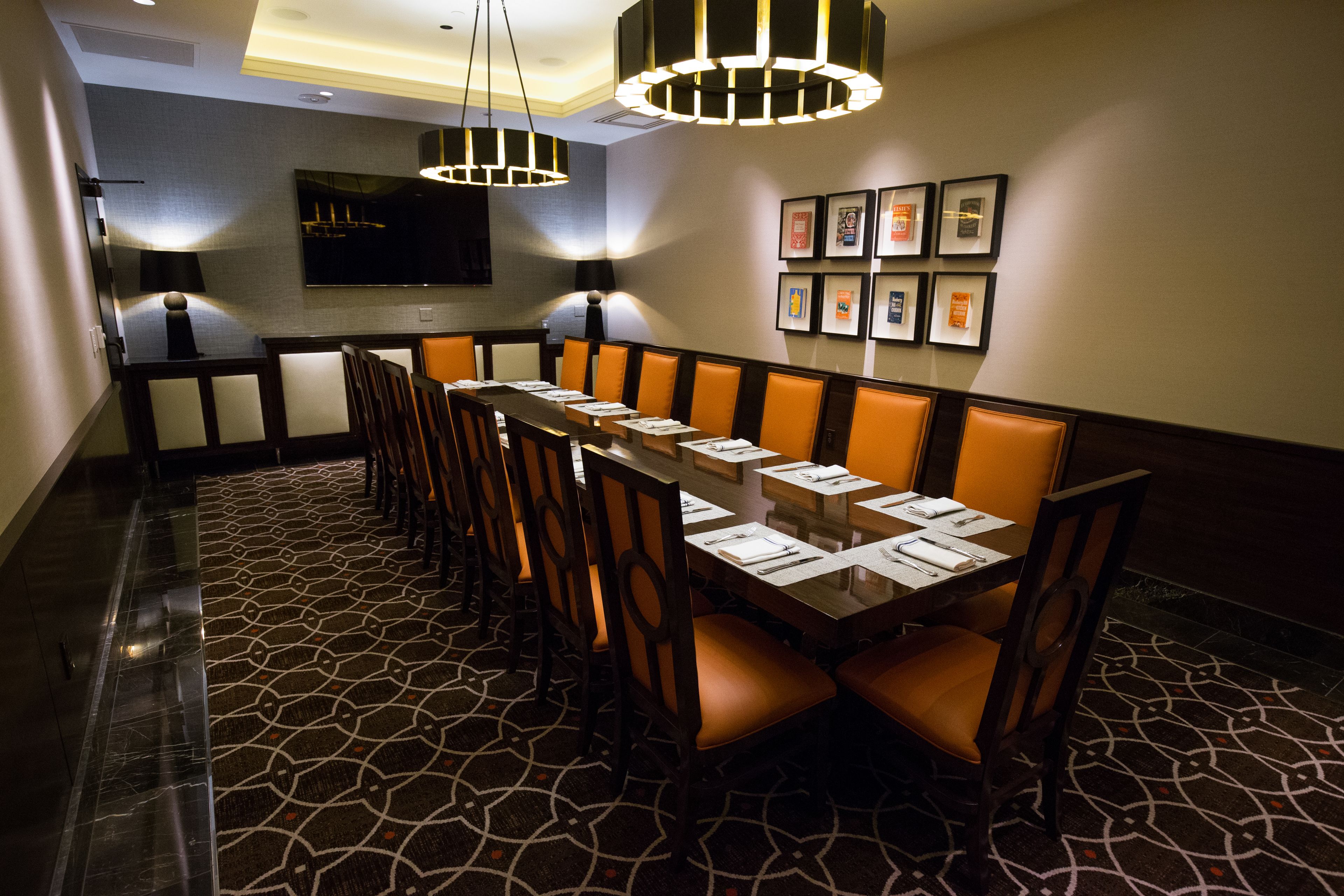 10 restaurants, lunch, dinner served; american cuisine