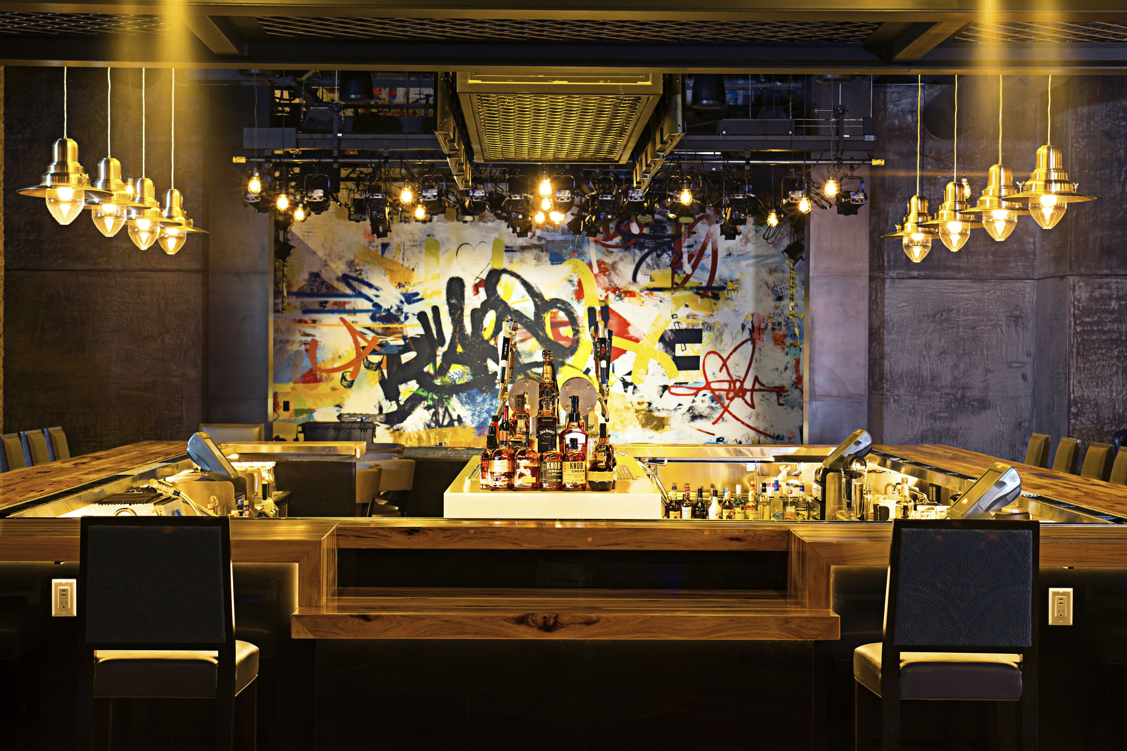 4 bars/lounges, poolside bar