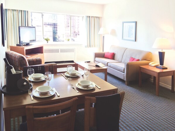 32-inch LCD TV with cable channels, TV