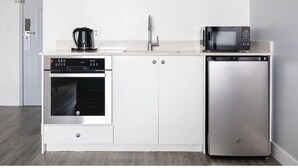 Private kitchen - Ramada by Wyndham Surrey/Langley (Surrey)