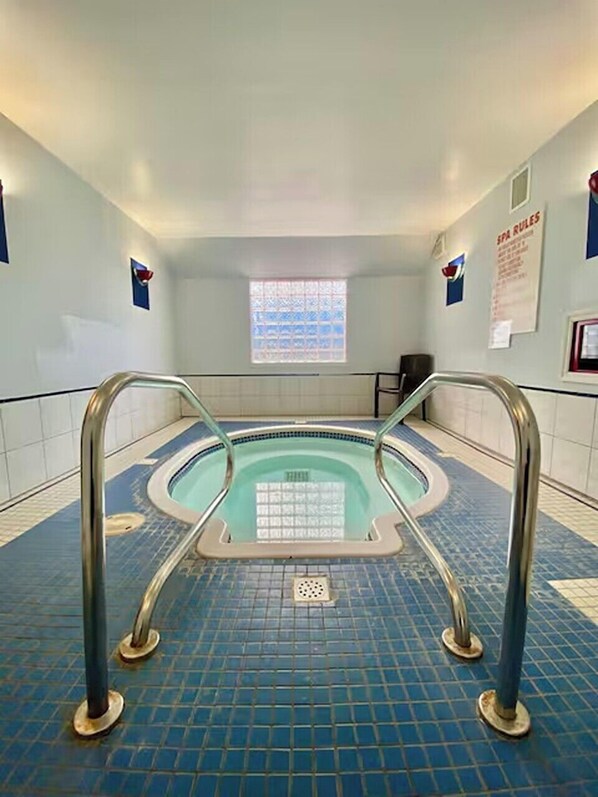 Indoor spa tub