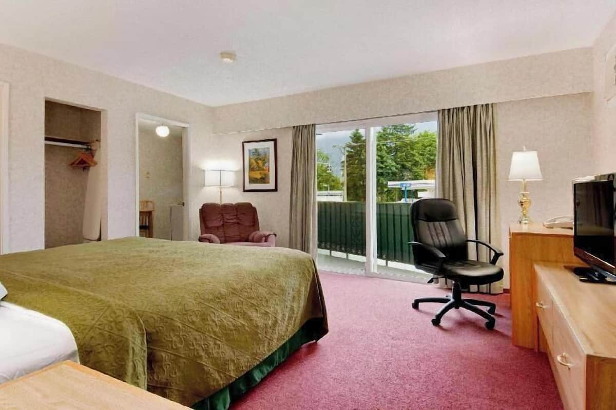 Desk, iron/ironing board, free WiFi, bed sheets