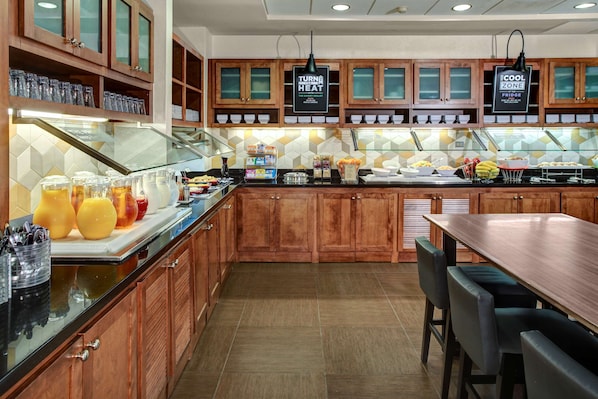 Free daily buffet breakfast - Hyatt Place Memphis Primacy Park (Memphis)