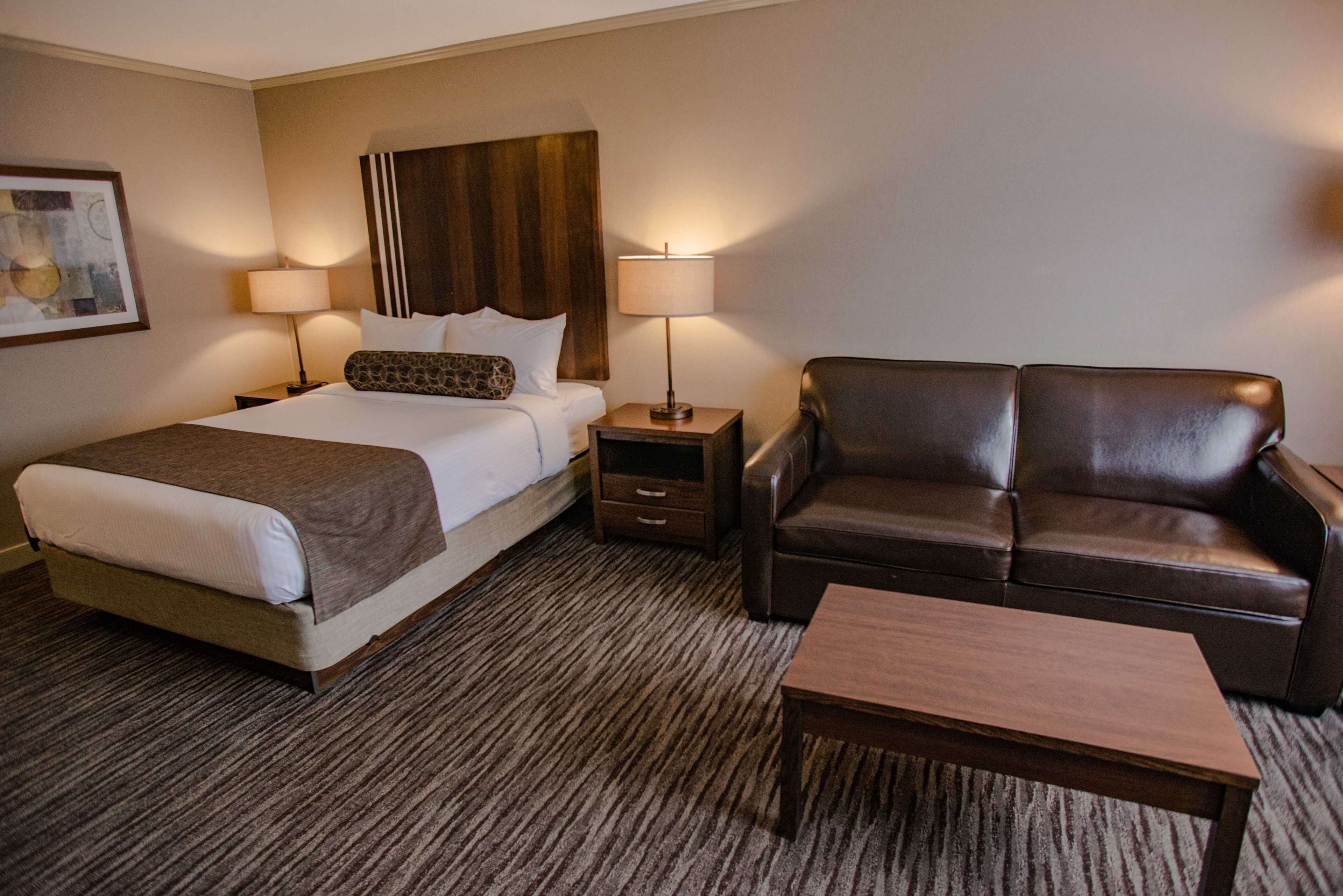 standard room, 1 queen bed, non smoking, refrigerator | desk, blackout curtains, iron/ironing board, free wifi