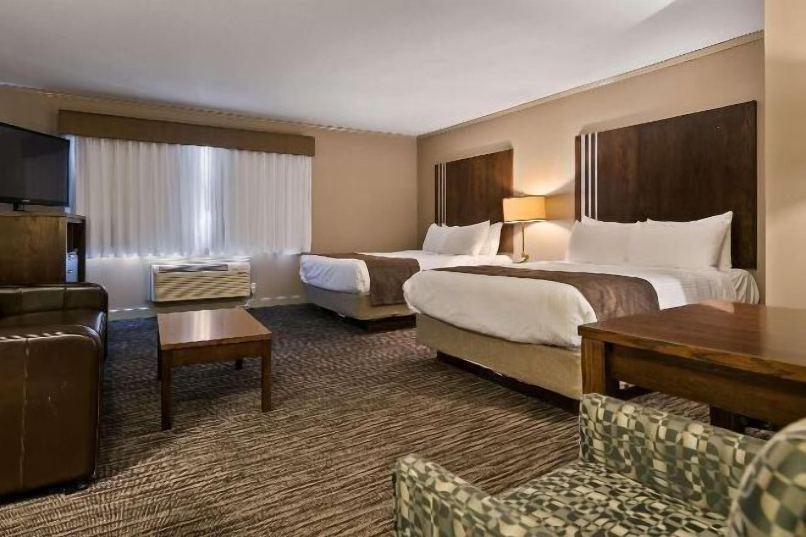 Desk, blackout curtains, iron/ironing board, free WiFi