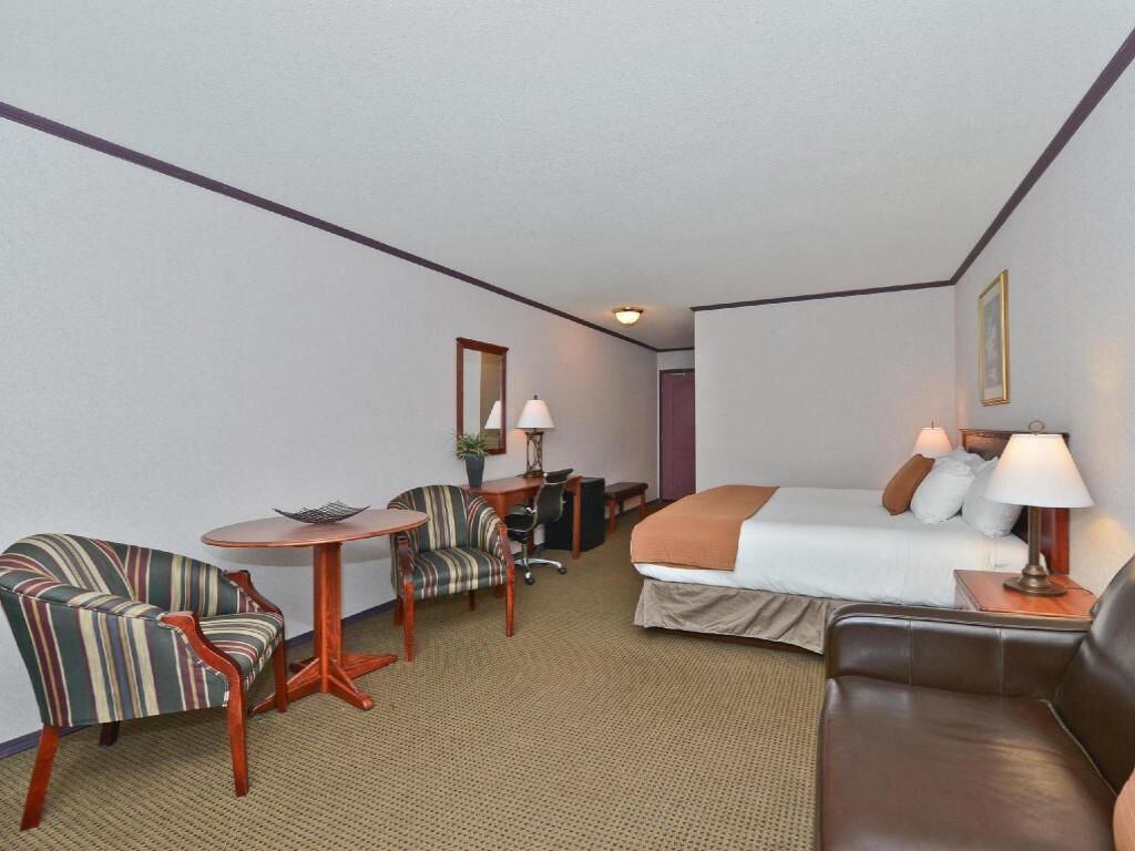 Desk, blackout curtains, iron/ironing board, free WiFi