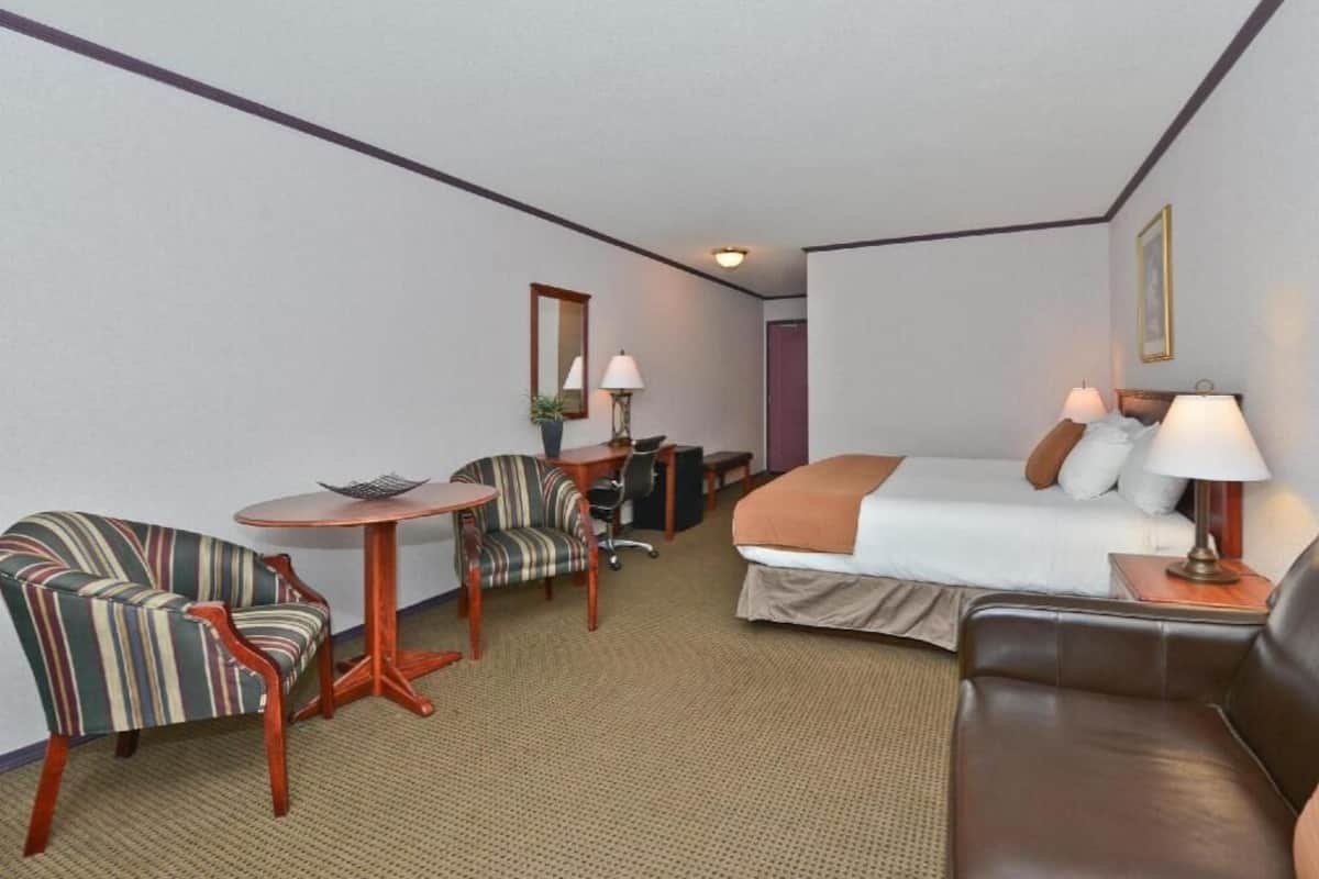 Desk, blackout drapes, iron/ironing board, free WiFi