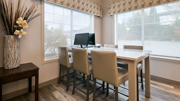 Business center - Best Western Mountainview Inn (Golden)