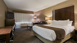 Desk, blackout drapes, iron/ironing board, free WiFi - Best Western Mountainview Inn (Golden)