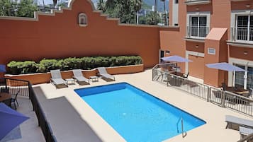 Kolam renang outdoor