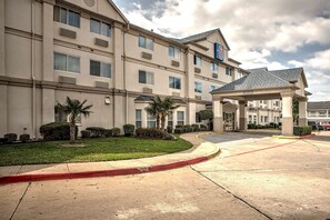 Property entrance - Motel 6 Dallas, TX - Northwest (Dallas)