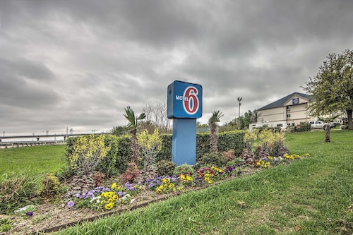 Hotels near legoland dallas sales