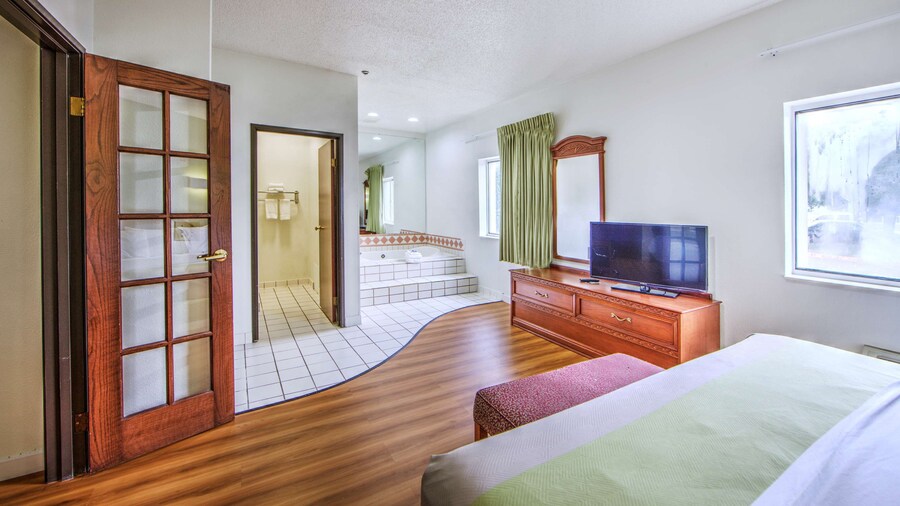 Motel 6 Dallas, TX - Northwest