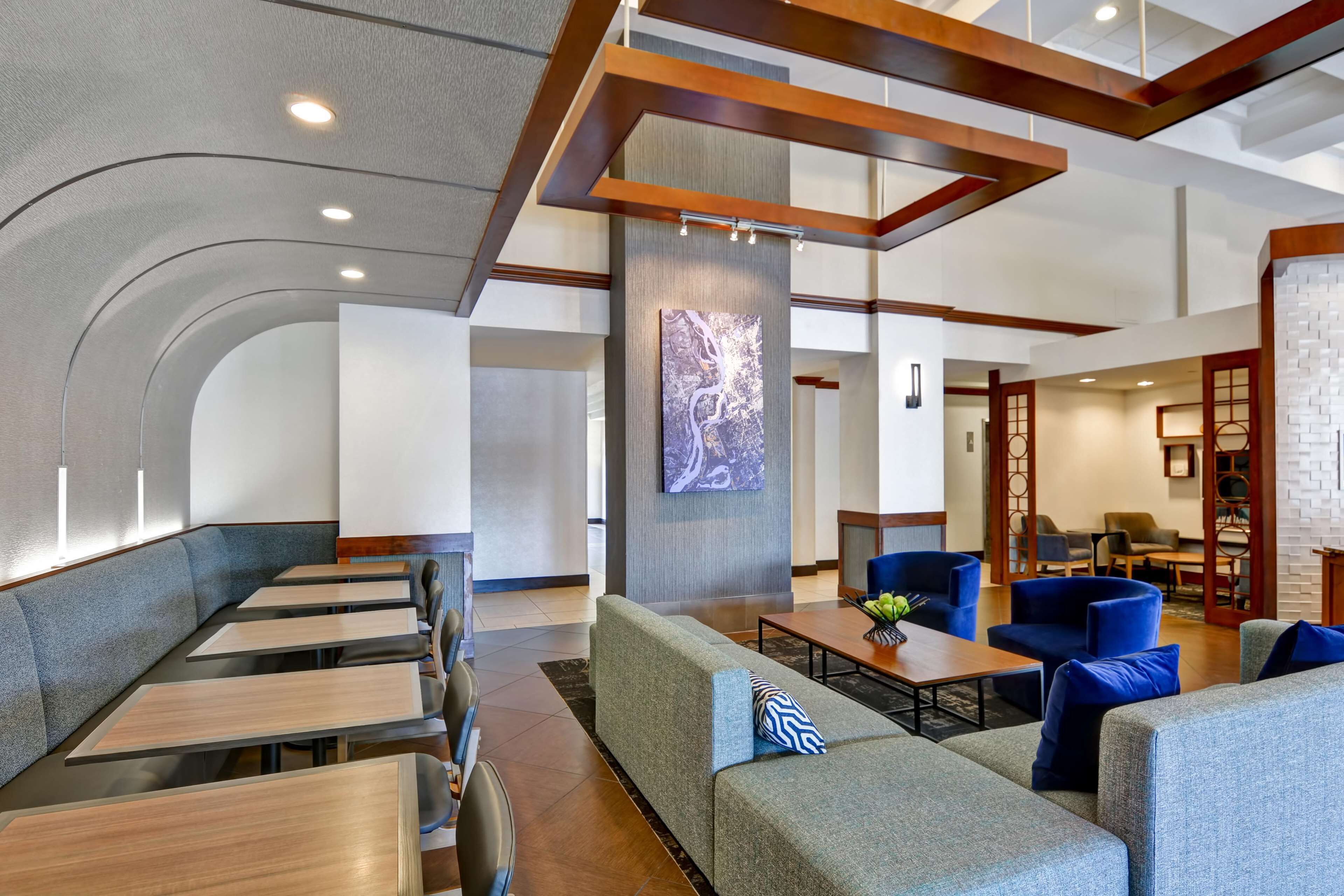 lunch and dinner served, american cuisine