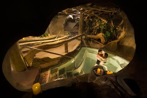 Couples treatment rooms, sauna, hot tub, steam room, Turkish bath