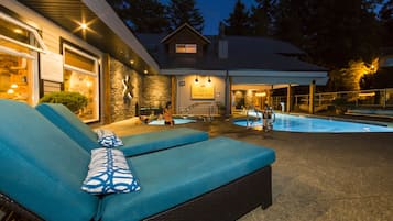 Outdoor pool, pool loungers