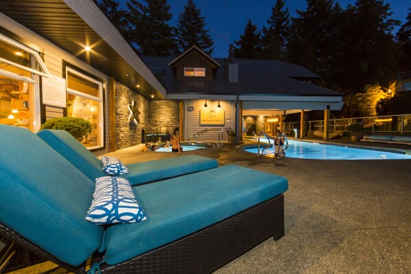 Outdoor pool, pool loungers