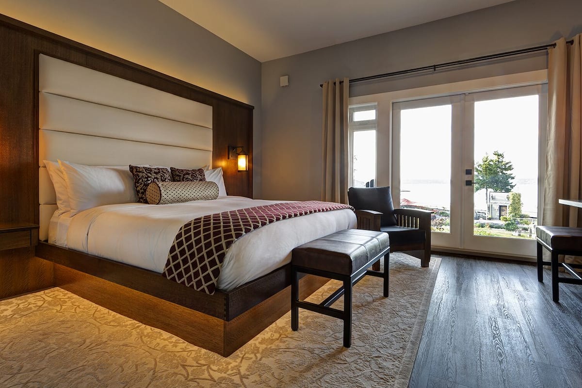 deluxe room, partial ocean view, garden area | premium bedding, in-room safe, laptop workspace, iron/ironing board