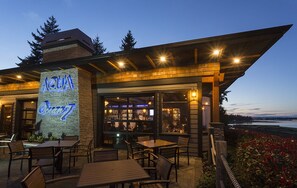 2 restaurants servant le petit déjeuner, spécialités Cuisine locale
