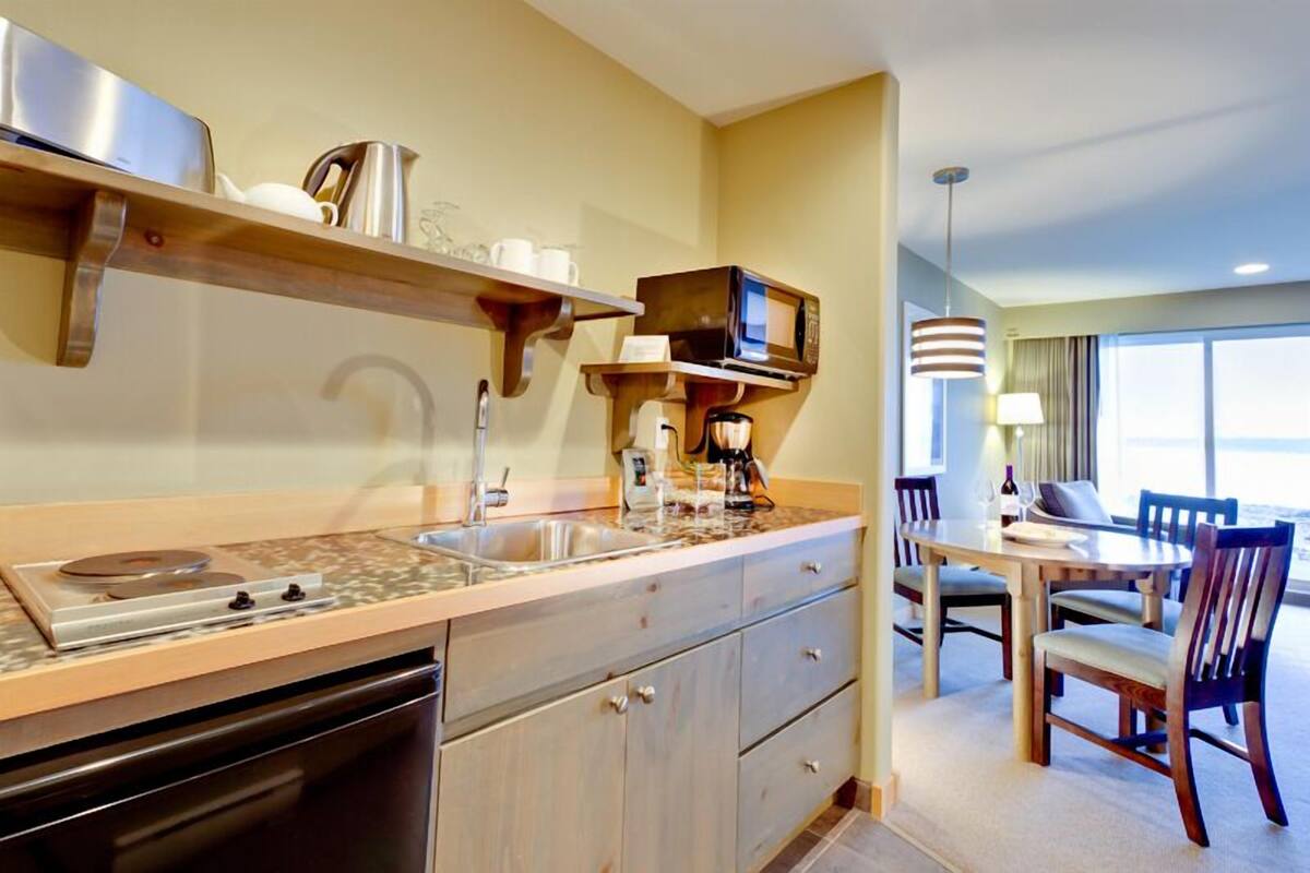 suite, 1 bedroom, ocean view, beachfront | private kitchenette | fridge, coffee/tea maker, electric kettle