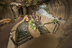 Salas de tratamientos para parejas, sauna, bañera de hidromasaje