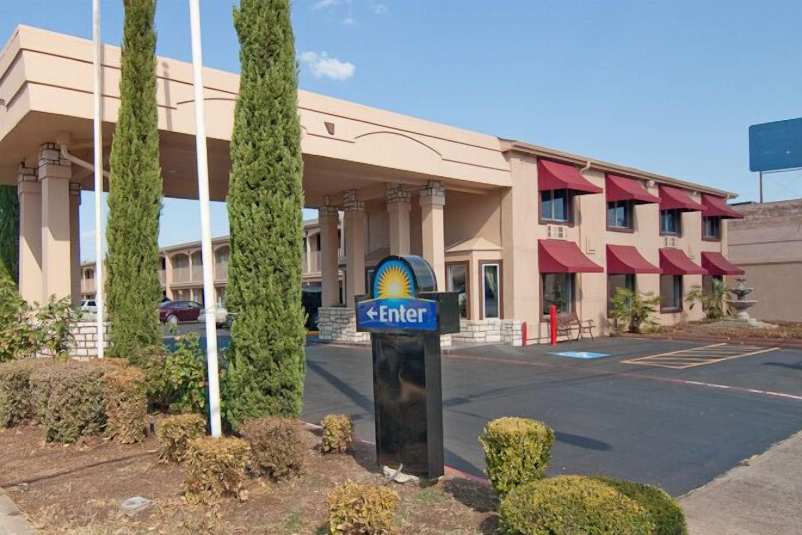 Photo - Days Inn by Wyndham Market Center Dallas Love Field
