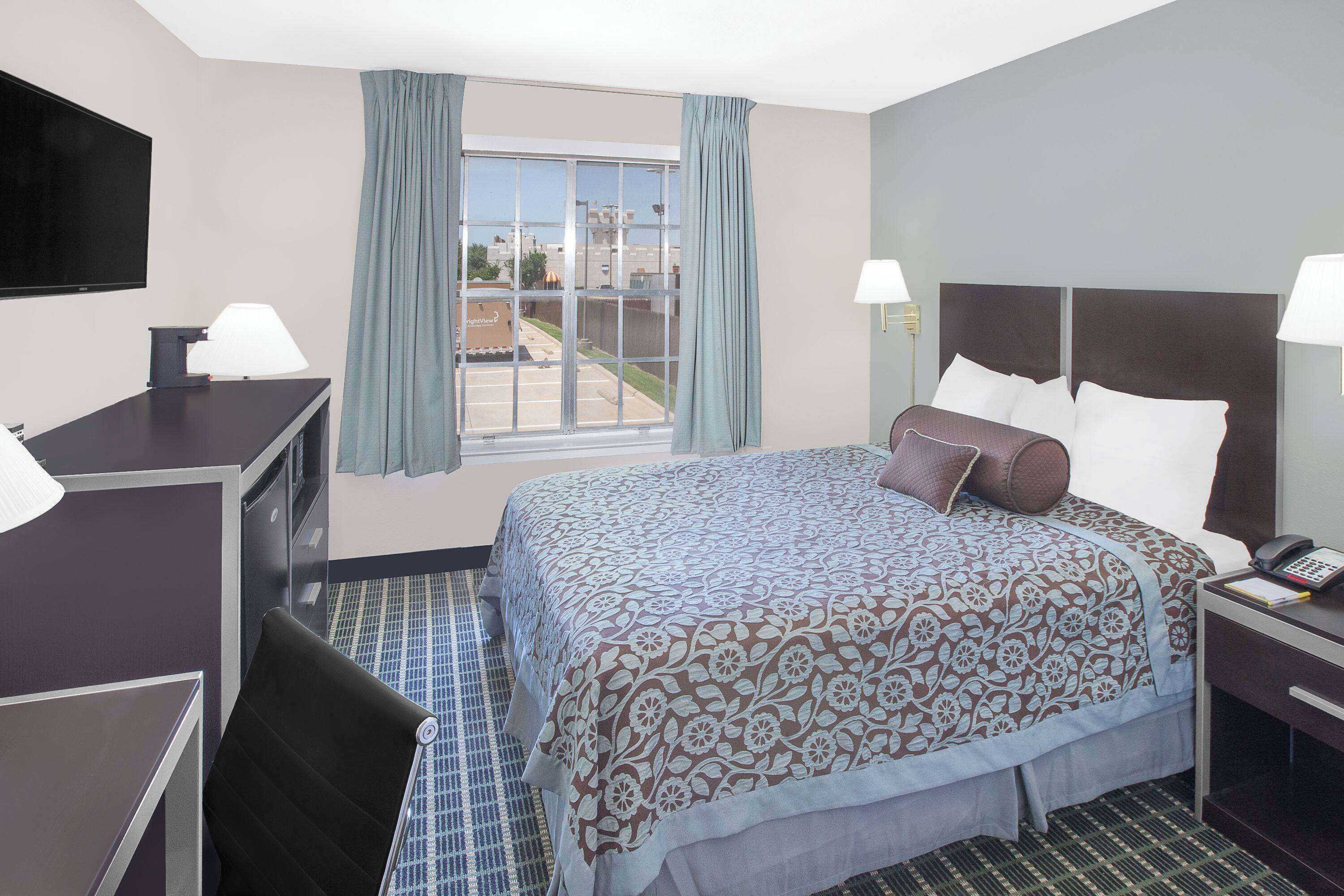 Photo - Days Inn by Wyndham Market Center Dallas Love Field