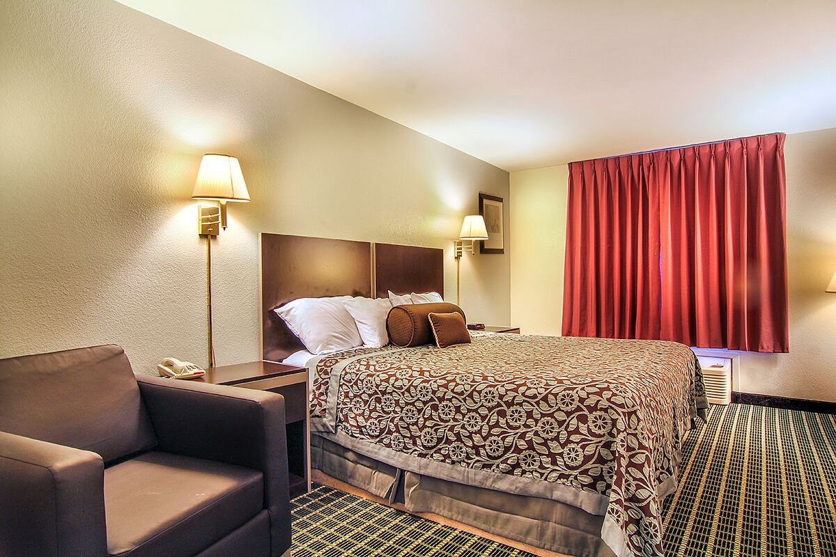 Photo - Days Inn by Wyndham Market Center Dallas Love Field