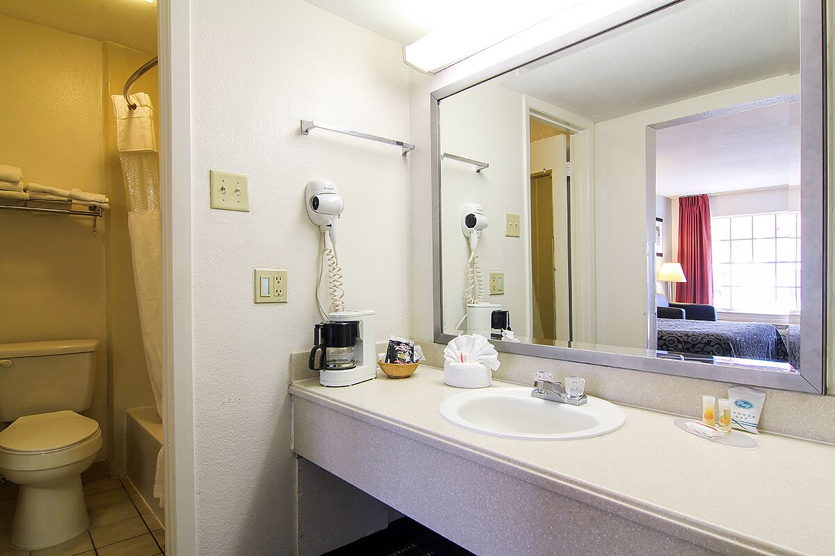 Photo - Days Inn by Wyndham Market Center Dallas Love Field