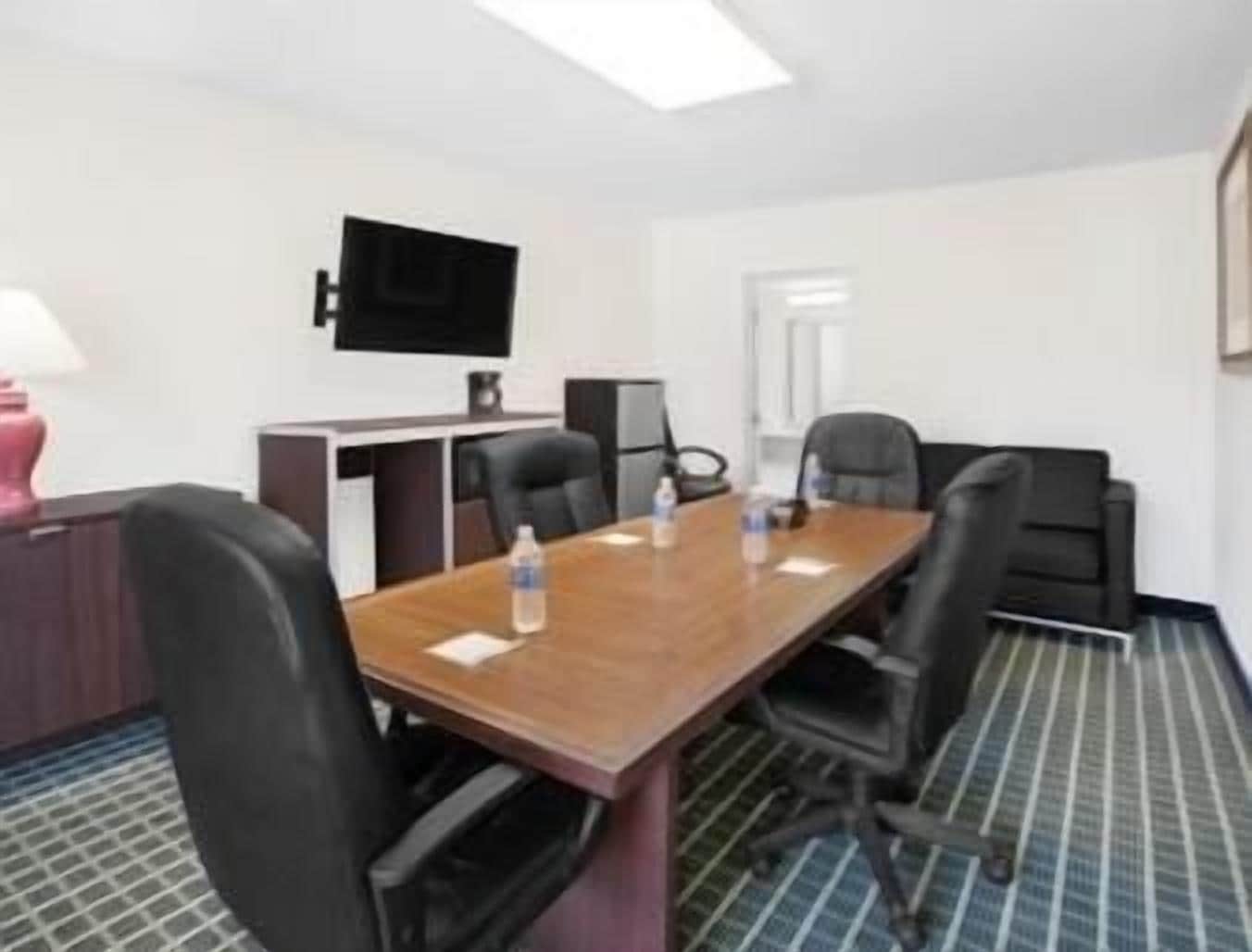 Photo - Days Inn by Wyndham Market Center Dallas Love Field