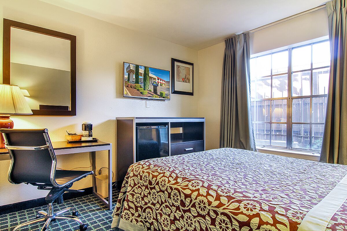 Photo - Days Inn by Wyndham Market Center Dallas Love Field