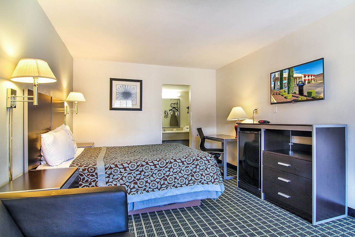 Photo - Days Inn by Wyndham Market Center Dallas Love Field