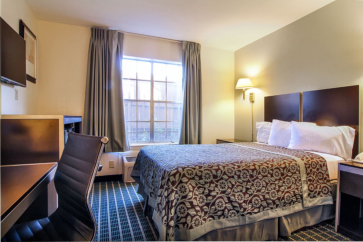 Photo - Days Inn by Wyndham Market Center Dallas Love Field