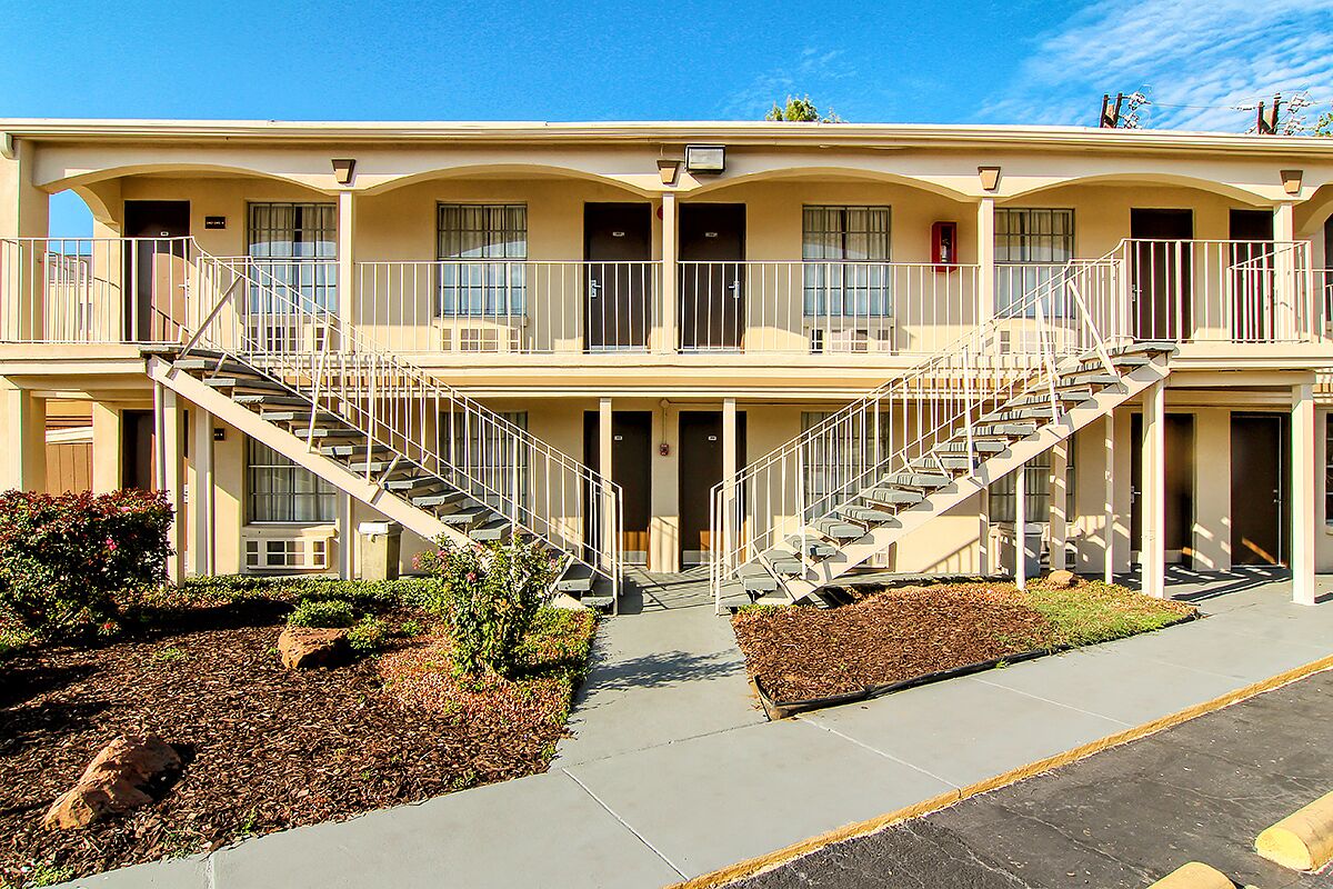 Photo - Days Inn by Wyndham Market Center Dallas Love Field