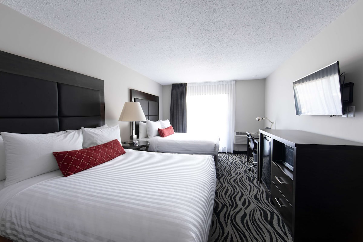Premium bedding, Select Comfort beds, laptop workspace