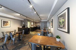 Petit déjeuner continental compris tous les jours