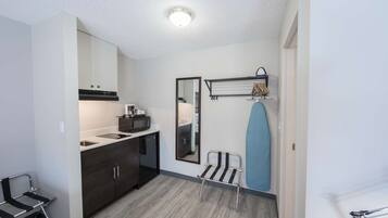 Premium bedding, Select Comfort beds, laptop workspace
