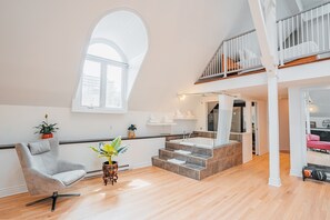 Presidential Suite (Sam Wimisner) | Jetted tub