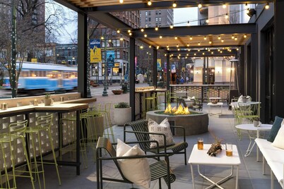 MOXY Memphis Downtown