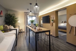 Flat-screen TV - MOXY Memphis Downtown (Memphis)