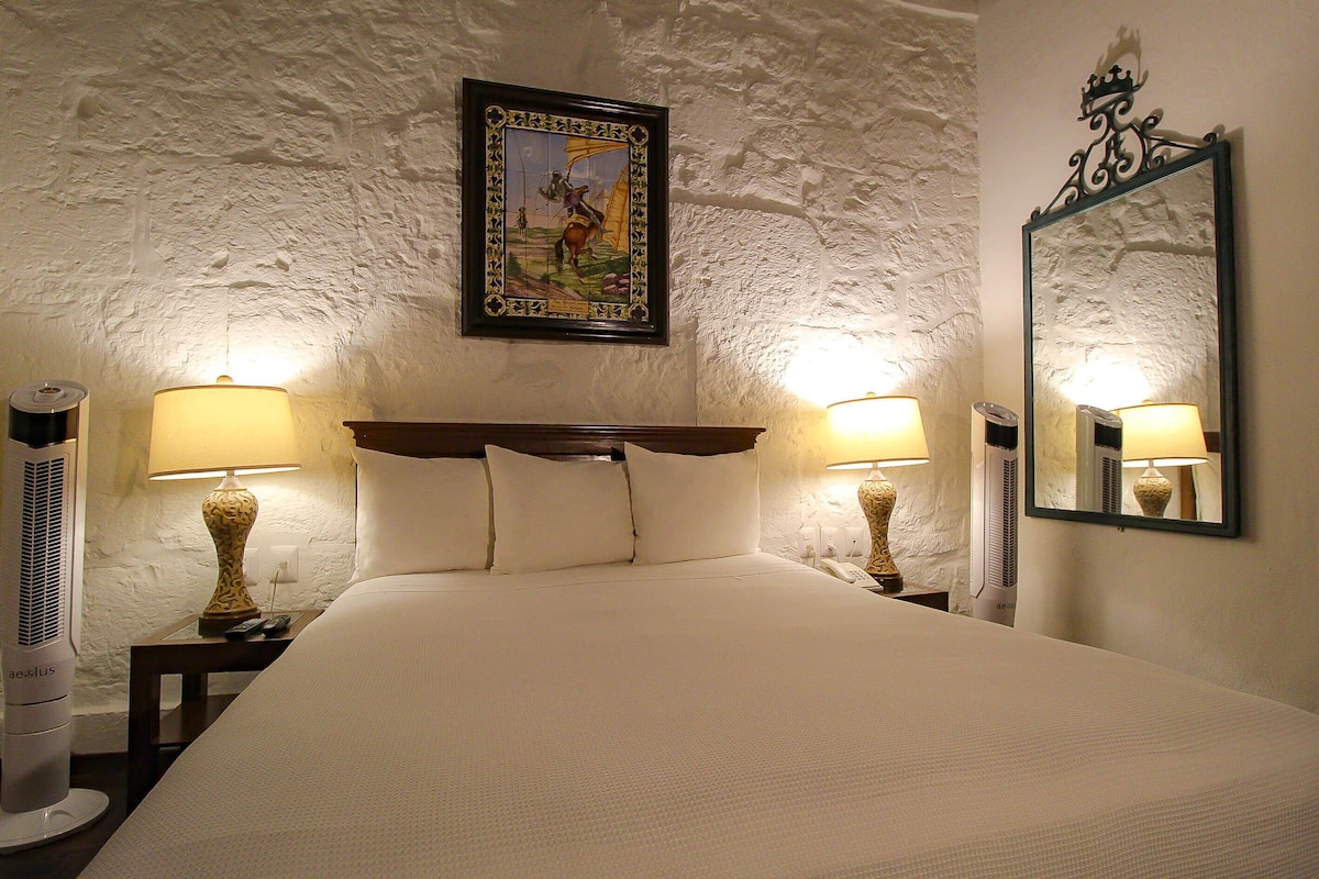 standard room, 1 queen bed, balcony | premium bedding, desk, blackout curtains, iron/ironing board