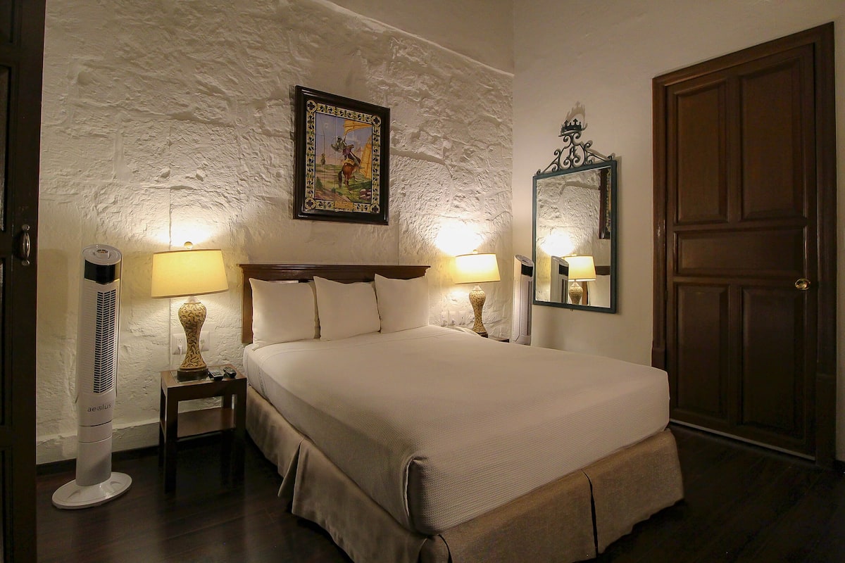standard room, 1 queen bed, balcony | premium bedding, desk, blackout curtains, iron/ironing board
