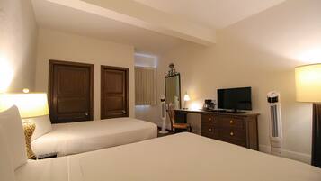 Habitación doble estándar, 2 camas matrimoniales | Vista desde la habitación