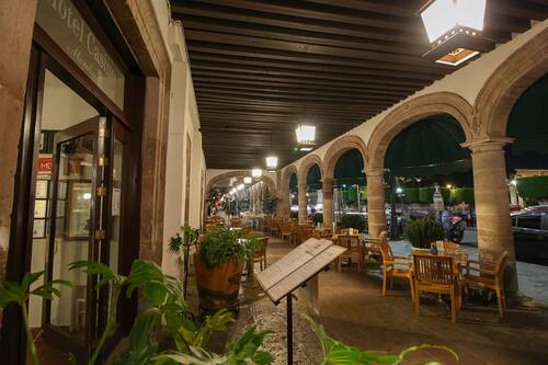 Aperto a colazione, pranzo e cena