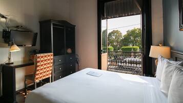 Standard Room, 1 Queen Bed, Balcony