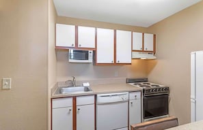 Deluxe Studio, 1 Queen Bed with Sofa bed, Non Smoking