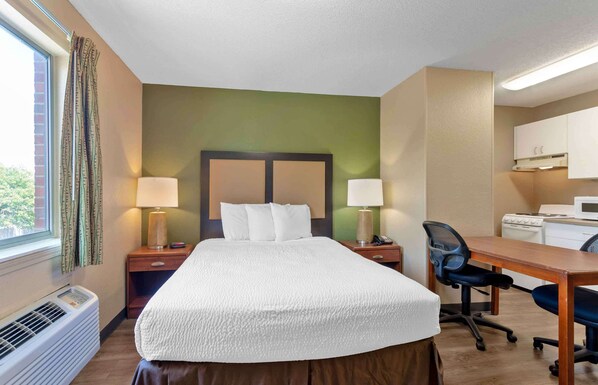Studio, 1 Queen Bed, Non Smoking