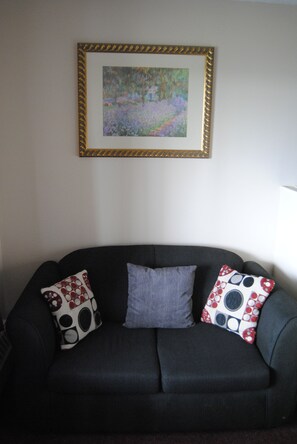 Suite, 1 Queen Bed | Living room