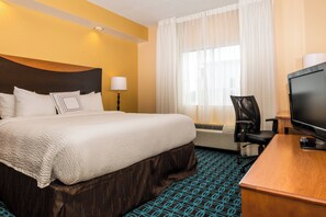 Ropa de cama hipoalergénica, escritorio y tabla de planchar con plancha 